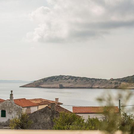 Beautiful Home In Martinscica With Wifi מראה חיצוני תמונה