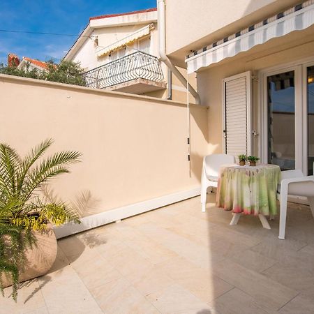 Beautiful Home In Martinscica With Wifi מראה חיצוני תמונה