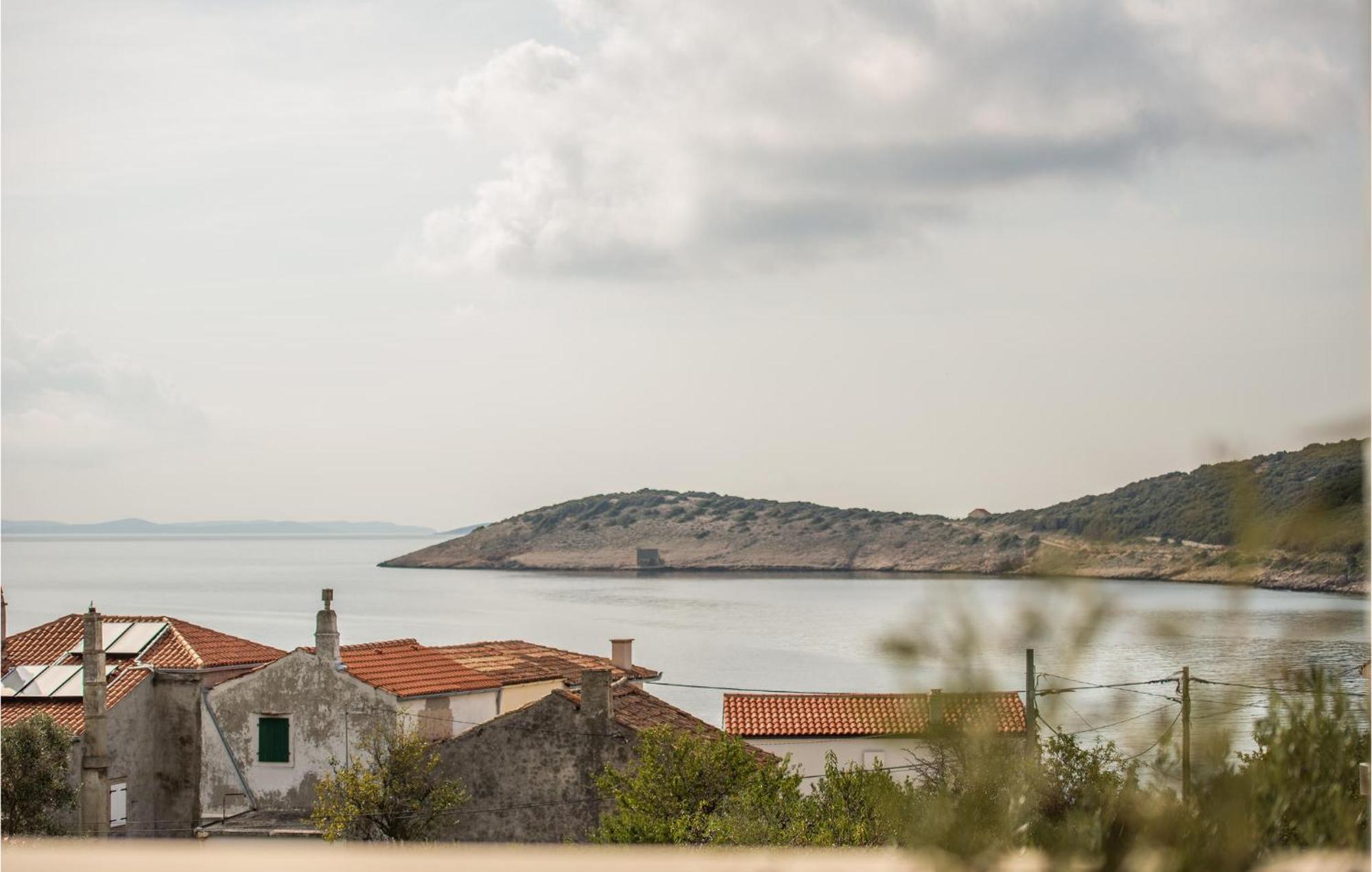 Beautiful Home In Martinscica With Wifi מראה חיצוני תמונה