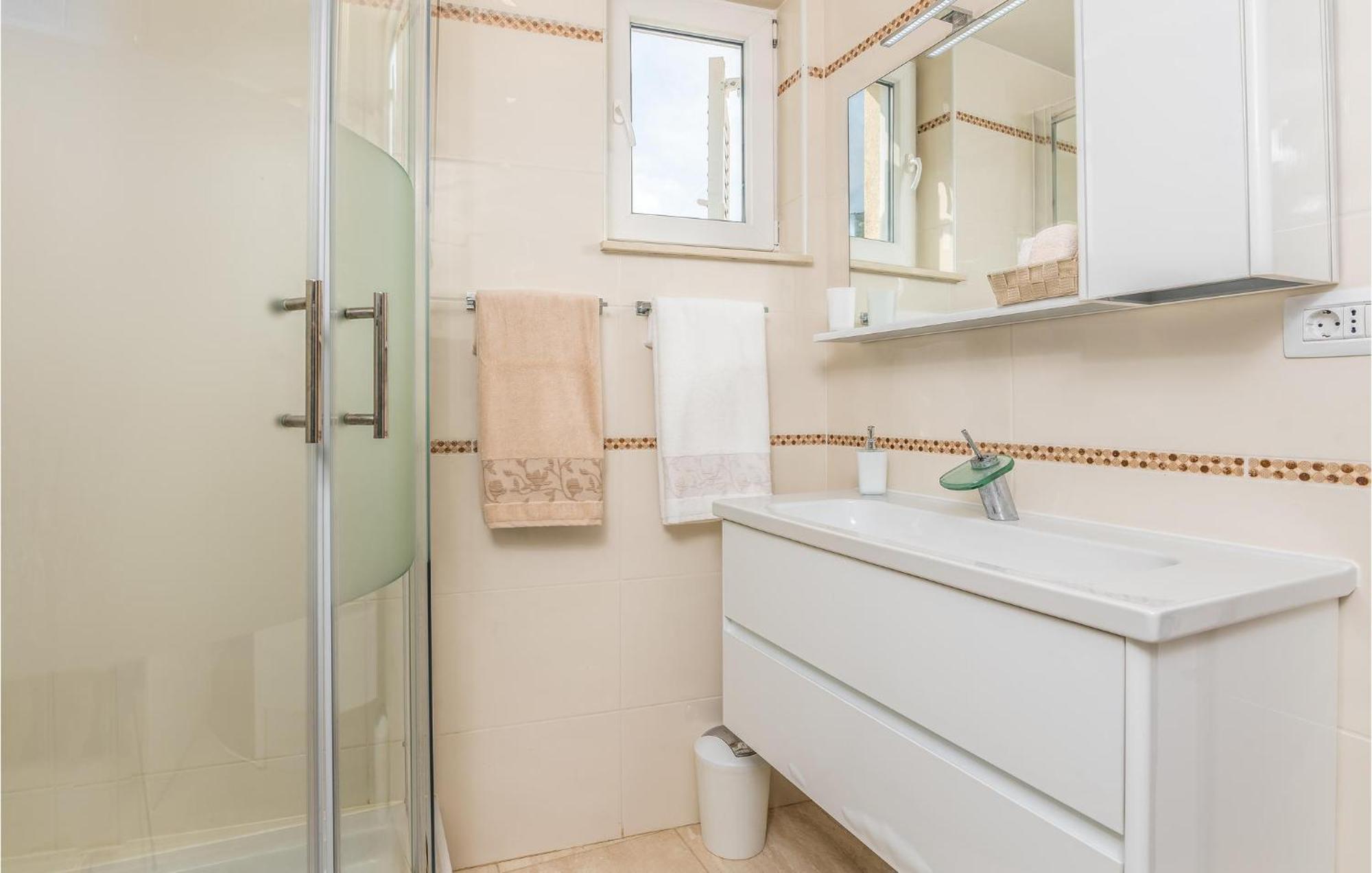 Beautiful Home In Martinscica With Wifi מראה חיצוני תמונה