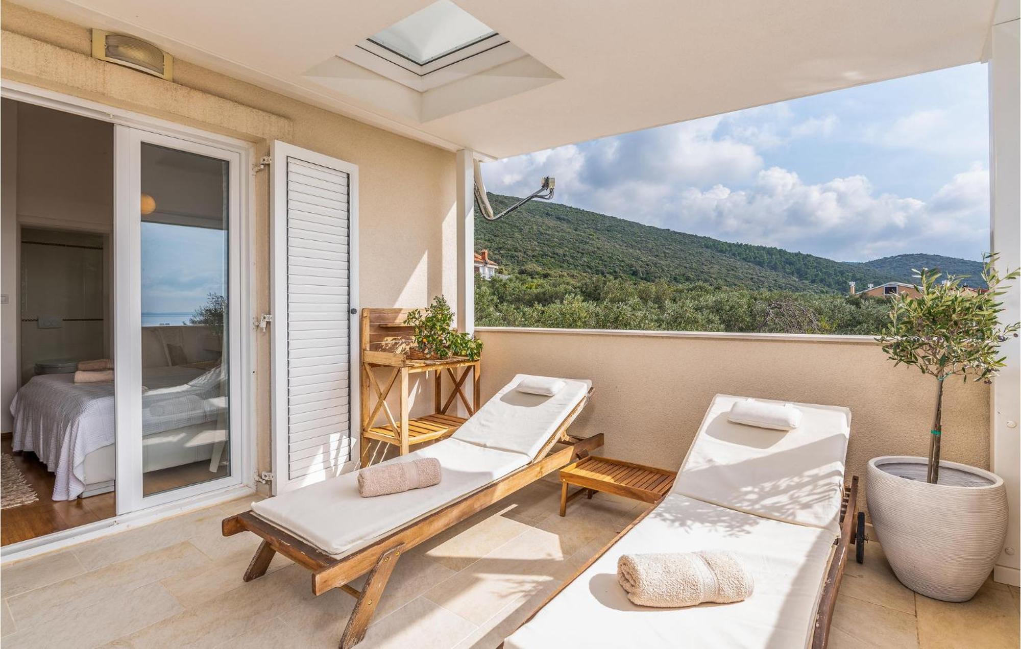 Beautiful Home In Martinscica With Wifi מראה חיצוני תמונה