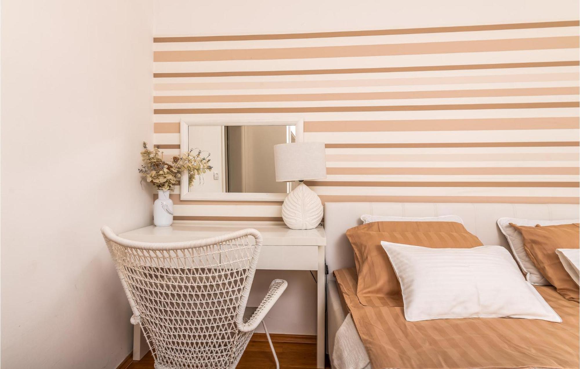 Beautiful Home In Martinscica With Wifi מראה חיצוני תמונה