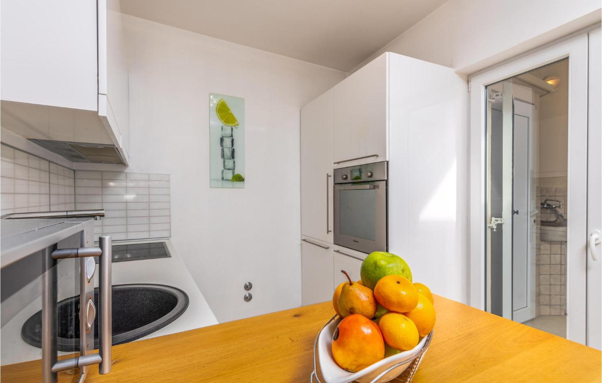 Beautiful Home In Martinscica With Wifi מראה חיצוני תמונה