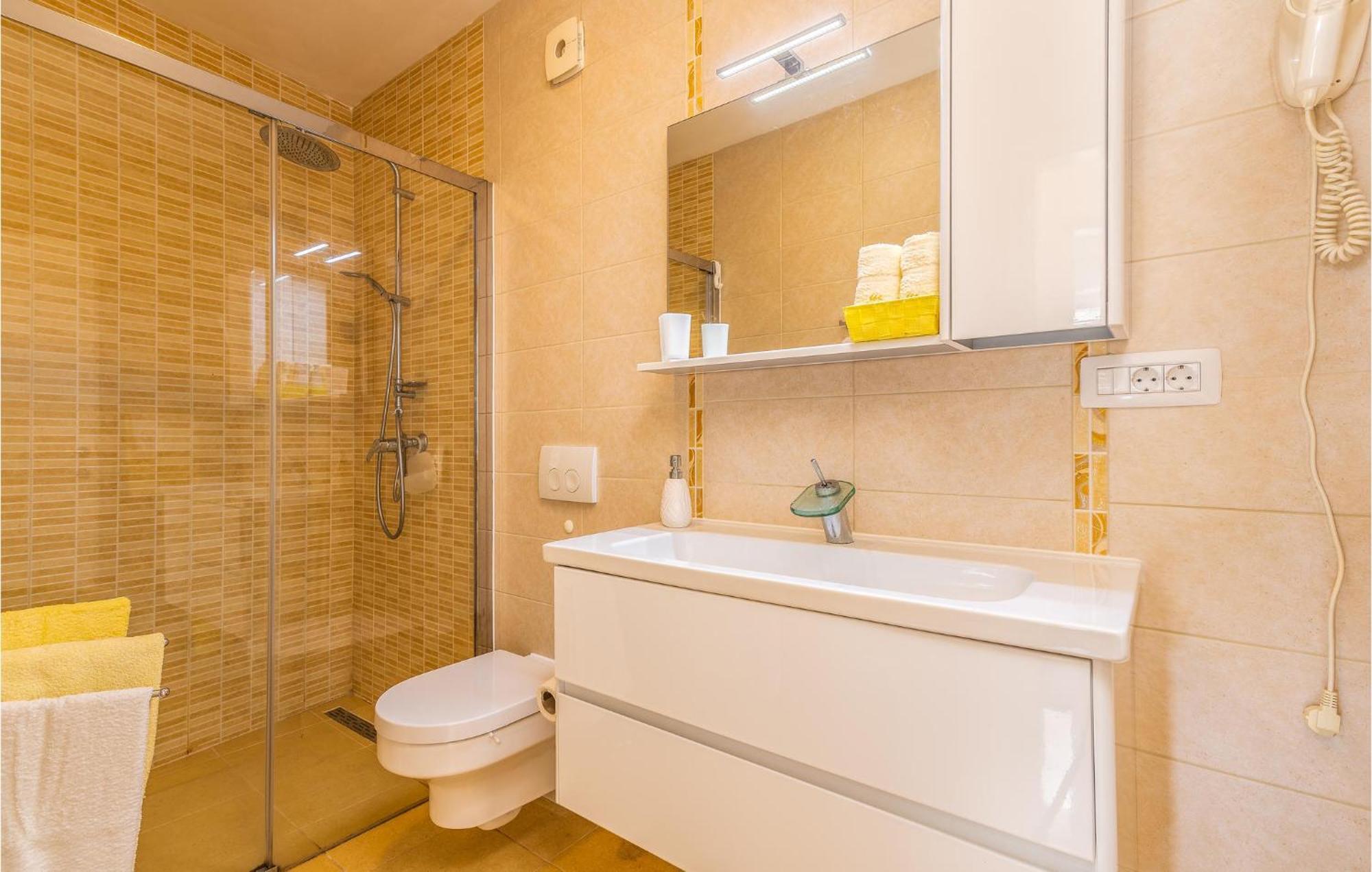 Beautiful Home In Martinscica With Wifi מראה חיצוני תמונה