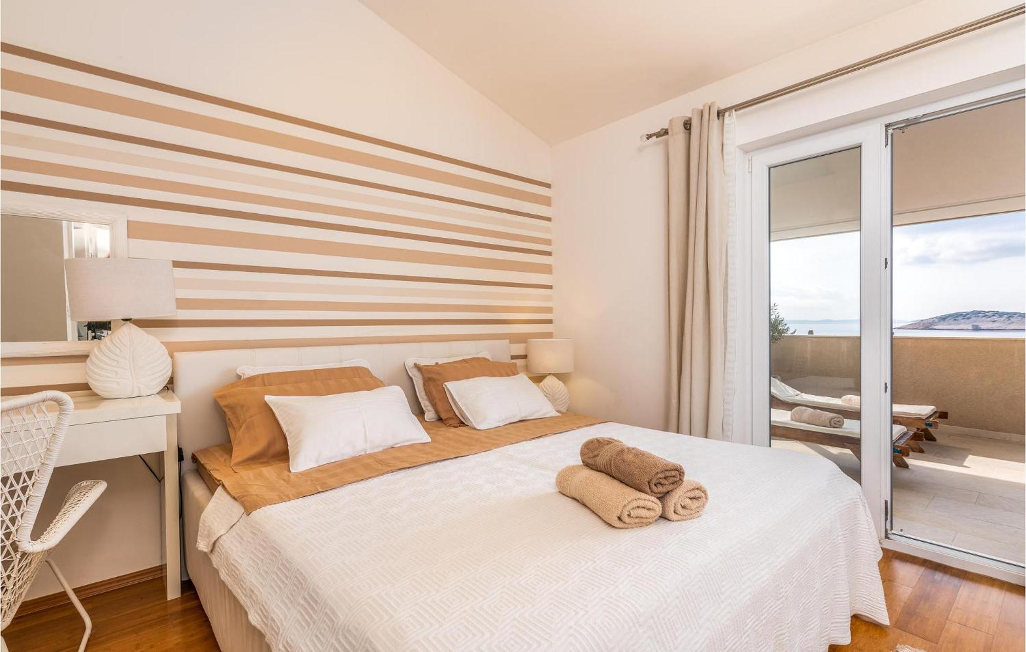 Beautiful Home In Martinscica With Wifi מראה חיצוני תמונה